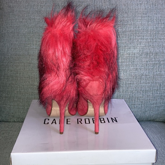BNIB Cape Robbin Faux Fur Pink booties - Picture 3 of 9